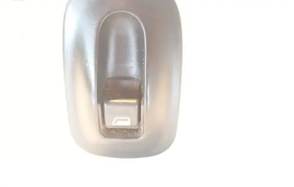 Peugeot 306 Front door window winding handle F25326 B8170N