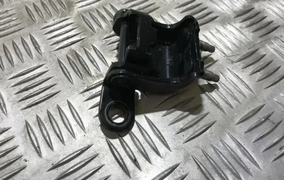 Honda CR-V Rear door lower hinge