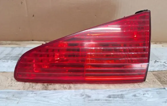 Peugeot 607 Tailgate rear/tail lights