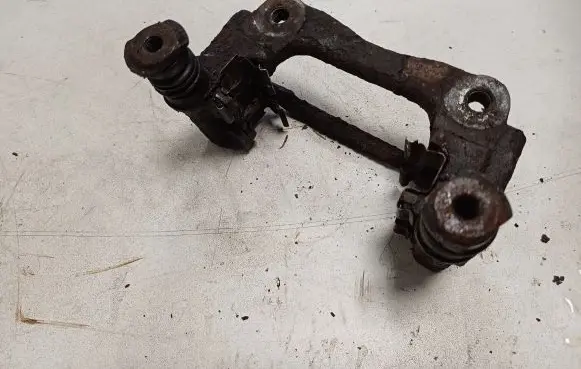 Toyota Corolla Verso AR10 Brake caliper pad carrier rear 