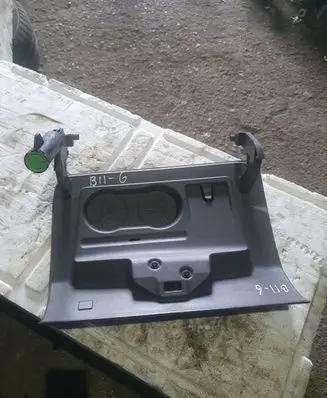 Ford Focus Glove box 6062352