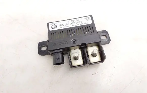 Mercedes-Benz C W205 Charging relay A0009822023
