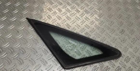 Toyota Avensis Verso Front triangle window/glass 
