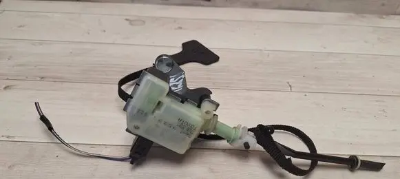 Toyota Avensis T250 Fuel tank cap lock motor 7703005011
