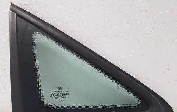 Volkswagen Caddy Front triangle window/glass 2K0845412C