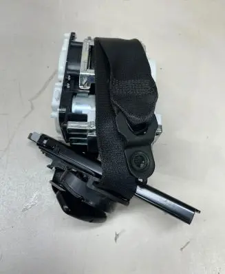 Mercedes-Benz GL X164 Front seatbelt 34049522C 025225