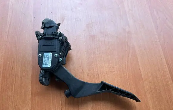 Volkswagen Transporter - Caravelle T5 Accelerator throttle pedal 7H1721503 6PV00849503