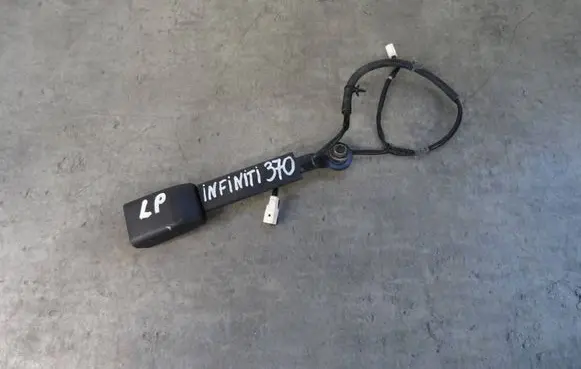 Infiniti FX Front seatbelt buckle