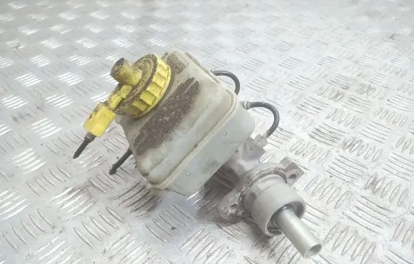 Skoda Octavia Mk1 (1U) Master brake cylinder 21027099
