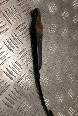 Rear wiper blade arm