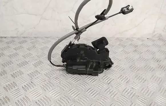 Volkswagen Touran III Front door lock 5TB837015C
