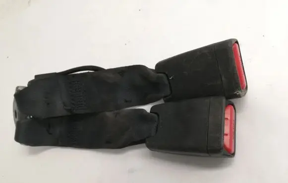Middle seatbelt buckle (rear)