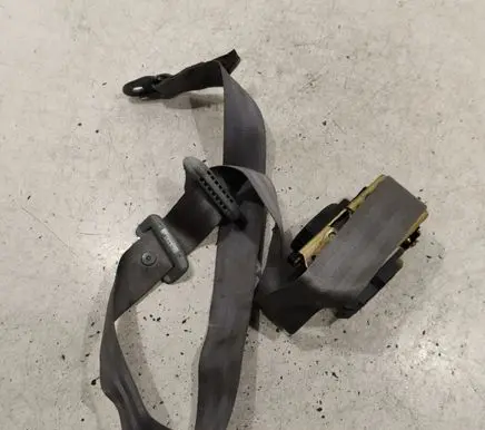 Peugeot 806 Middle seatbelt (rear) B501322