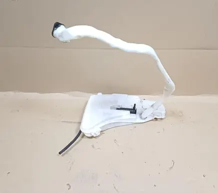 Windshield washer fluid reservoir/tank
