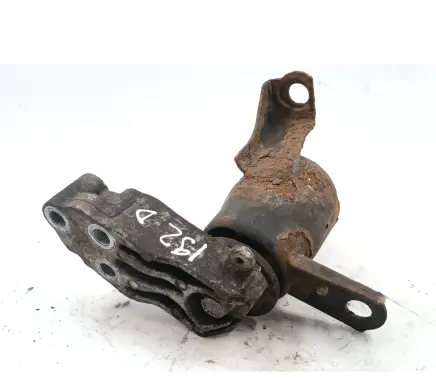 Mazda 2 Engine mounting bracket