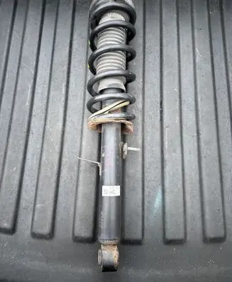 Infiniti M30 Rear shock absorber with coil spring 561111MT0A