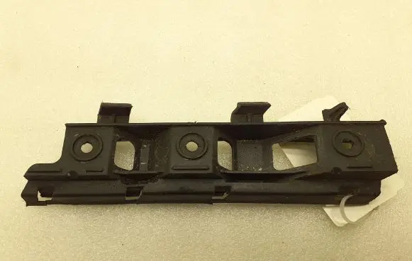 Volkswagen PASSAT B6 Front bumper mounting bracket 3C0807184