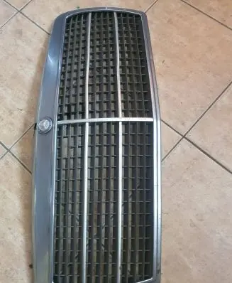 Mercedes-Benz 190 W201 Front grill 2018880023