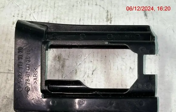 Mercedes-Benz E W212 Front driver seat rail trim A2129191020 2129191020
