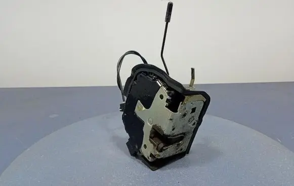 BMW 3 E36 Front door lock 