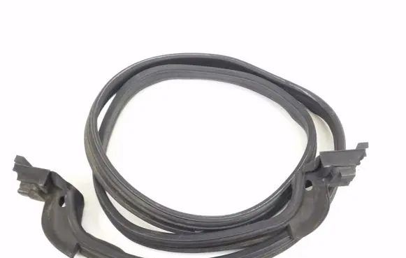Mercedes-Benz E C207 W207 Seal rubber (tailgate) A2077500398