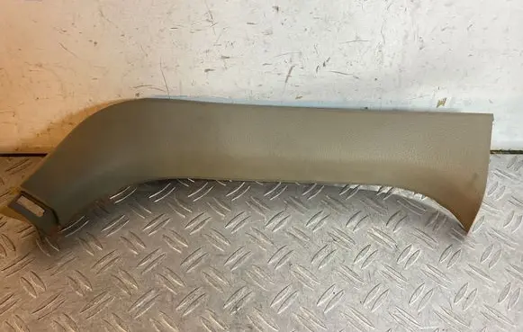 Tailgate trim