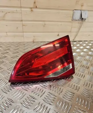 Tailgate rear/tail lights