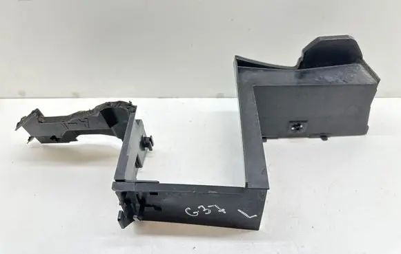 Infiniti G37 Intercooler air guide/duct channel 