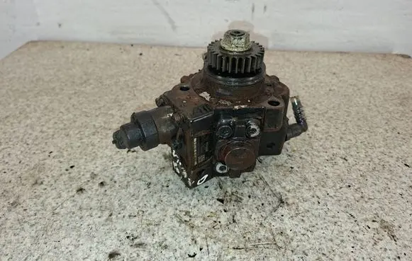 Opel Vivaro Fuel injection high pressure pump 0445010205 2842059 8200950493