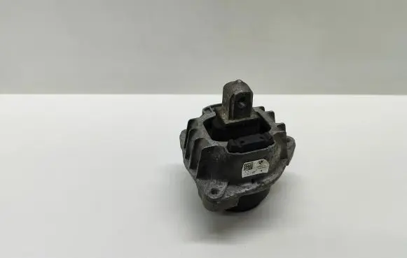 BMW 5 F10 F11 Engine mount bracket 6777370 68623513 2211677737004