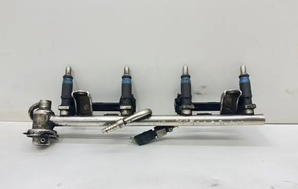 Audi A4 S4 B6 8E 8H Fuel main line pipe