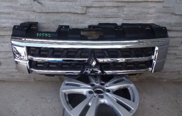 Mitsubishi Pajero Glove box