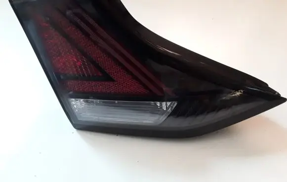 Tailgate rear/tail lights