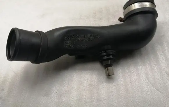Toyota Avensis T270 Intercooler hose/pipe 173620R030