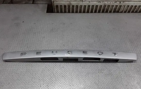 Peugeot 308 Tailgate trim 96806027