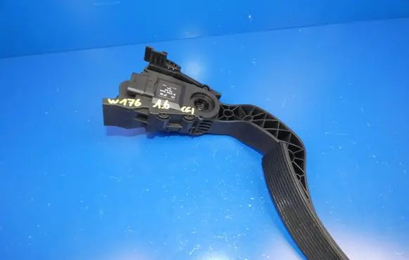 Mercedes-Benz A W176 Accelerator throttle pedal A2463001804 1804