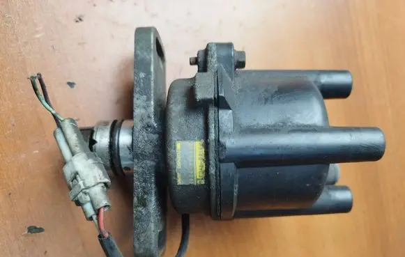 Suzuki Swift I Spark distributor 
