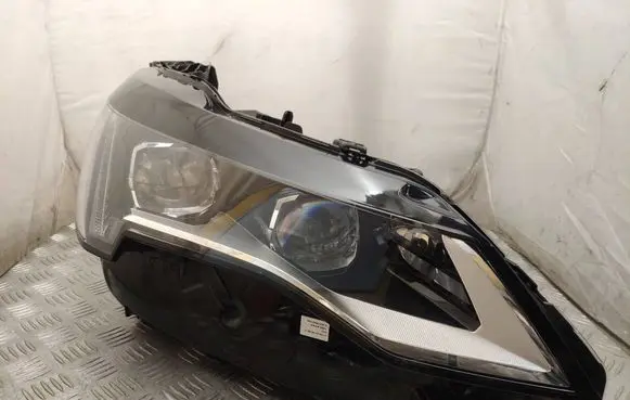Peugeot 5008 II Headlight/headlamp 9836230580 89914260 L90125449