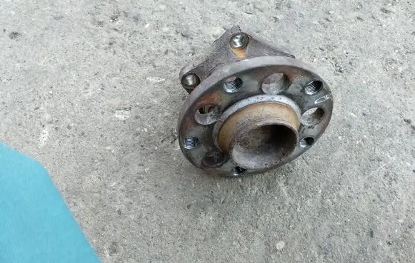 Volkswagen PASSAT B5.5 Rear wheel bearing hub 