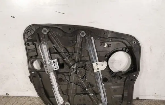 Hyundai Santa Fe Front window lifting mechanism without motor 824802W270