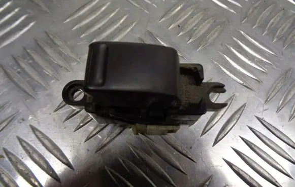 Nissan X-Trail T30 Quarter vent window switch 