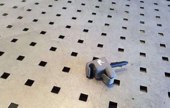 Sun visor clip/hook/bracket