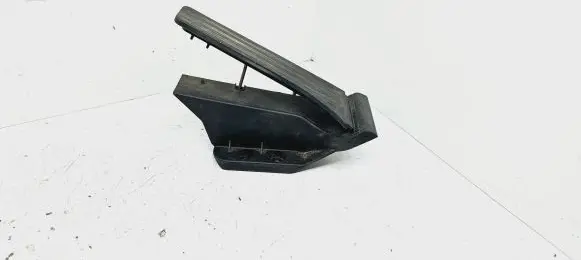 Mercedes-Benz E W212 Accelerator throttle pedal A4513000000