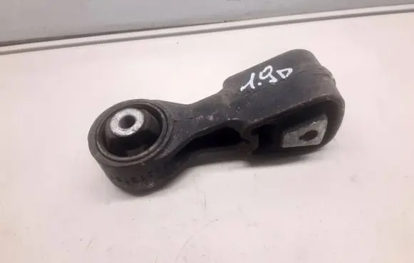 Peugeot 406 Engine mounting bracket