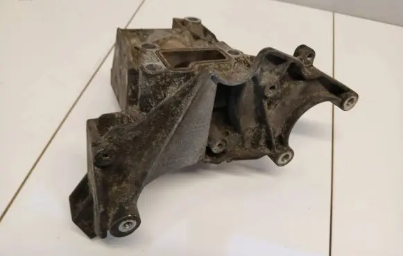 Audi Q7 4L Power steering pump mounting bracket 059145169AA