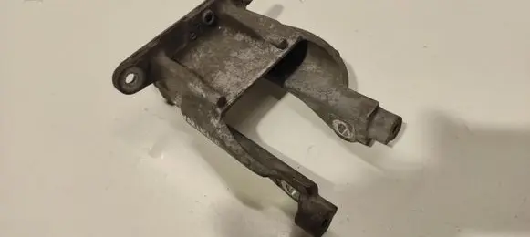 Subaru Outback Engine mounting bracket