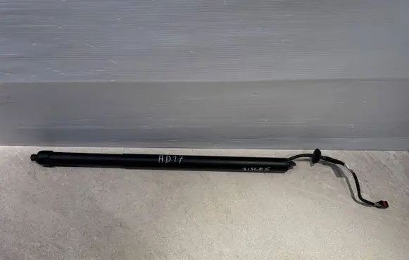 Land Rover Discovery 5 Tailgate strut HY3270355AEAD17 20200625 171251
