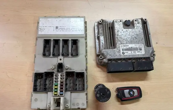 BMW 3 F30 F35 F31 Engine ECU kit and lock set 0281031298