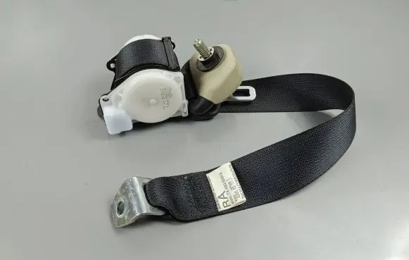 Mitsubishi Outlander Third row seat belt 61330