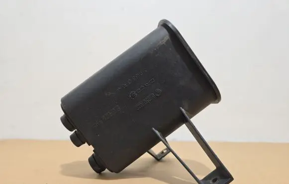 BMW Z4 E85 E86 Active carbon filter fuel vapour canister 6758027